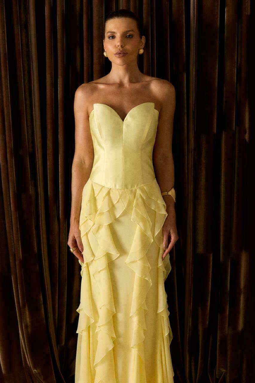 Vestido Babados
