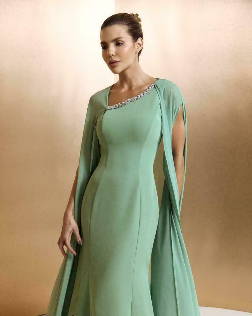 Vestido Com Capa